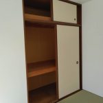押入